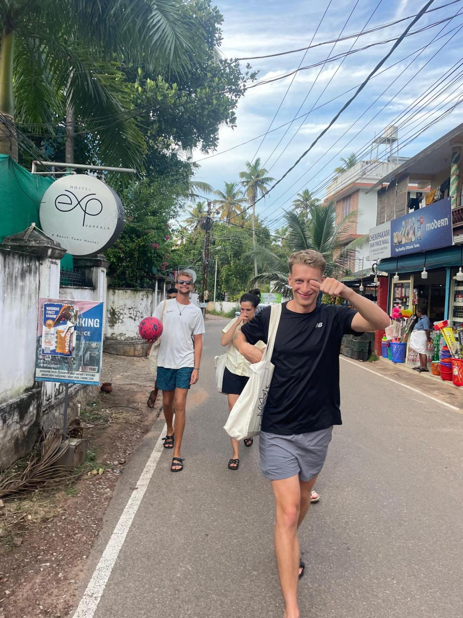 Hostelexp, Varkala - A Beach Town Hostel Ngoại thất bức ảnh